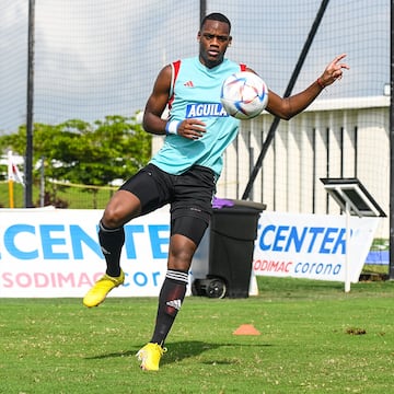 Último día de trabajo del equipo colombiano bajo la dirección de Néstor Lorenzo en Barranquilla. La tricolor completa el segundo microciclo de octubre.