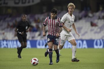 ‘La Chofis’ (24 años), debutó con Chivas en 2013, pero fue hasta el 2016 cuando despertó y metió dos golazos contra Monterrey. Pinta para ser el armador del Guadalajara. Aunque hoy en día el jugador se encuentra lesionado.