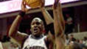 SÓLO ANTE EL PELIGRO. Jordan no recibe ayuda de sus compañeros.