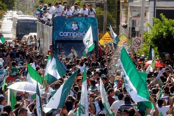 Enrique Peña Nieto devolvía la presidencia al PRI después de otras elecciones polarizadoras que se llevaron a cabo un mes después de que Santos Laguna venciera al Monterrey de Vucetich con global de 3-2. Los Guerreros, dirigidos por Benjamin Galindo, ganaron su cuarto título de por vida.