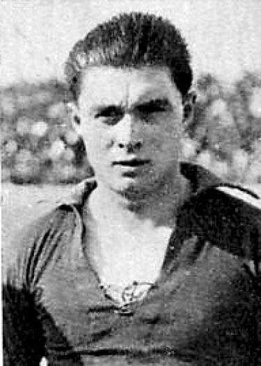 Formó parte de la plantilla del Athletic en dos etapas. La primera, entre 1917 y 1918. La segunda, a principios de la temporada 22-23. En el Barça también estuvo en dos etapas. Entre 1918 y 1920 fue protagonista de la final de Copa de 1919, contra el Aren