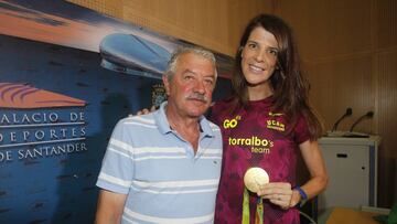Ramón Torralbo y Ruth Beitia posan tras una rueda de prensa ofrecida en el Palacio de los Deportes de Santander.