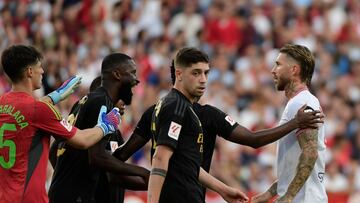 Sevilla's Spanish defender #04 Sergio Ramos (R) and Real Madrid's German defender #22 Antonio Rudiger (2nd-L) argue during the Spanish league football match between Sevilla FC and Real Madrid CF at the Ramon Sanchez Pizjuan stadium in Seville on October 21, 2023. (Photo by CRISTINA QUICLER / AFP)