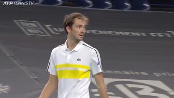 Medvedev no para: ¡Ganó el título y prefirió discutir con el juez!