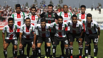 Futbol, Palestino vs Santiago Wanderers
Decimo Quinta fecha, campeonato de Trasicion 2017
El equipo de Palestino posa para los fotografos antes del partido de primera division disputado en el estadio La Cisterna de Santiago, Chile.
10/12/2017
Felipe Zanca/Photosport
Football, Palestino vs Santiago Wanderers
15th date, Transition Championship 2017
Palestino's team poses for the photographers prior to the first division football match held at the La Cisterna stadium in Santiago, Chile.
10/12/2017
Felipe Zanca/Photosport