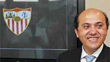 <b>NOVEDAD</B>. José María del Nido presentó los nuevos videomarcadores que el club instalará en los goles la próxima temporada.