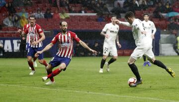 ¡¡EMPATA GAMEIRO!! ¡Recibió Santi Mina el balón dentro del área, hizo un sombrero precioso para superar a Godín y le dio el pase de la muerte para que el francés solo tuviera que empujarla ante Oblak!