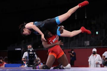 Tamyra Marianna Stock Mensah contra Feng Zhou durante su combate en los cuartos de final.