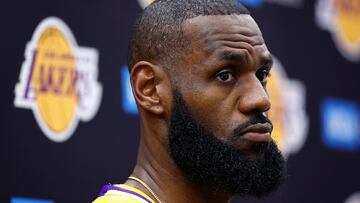 EL SEGUNDO, CALIFORNIA - OCTOBER 02: LeBron James #23 of the Los Angeles Lakers speaks with the media during Los Angeles Lakers media day at UCLA Health Training Center on October 02, 2023 in El Segundo, California. NOTE TO USER: User expressly acknowledges and agrees that, by downloading and/or using this photograph, user is consenting to the terms and conditions of the Getty Images License Agreement.   Ronald Martinez/Getty Images/AFP (Photo by RONALD MARTINEZ / GETTY IMAGES NORTH AMERICA / Getty Images via AFP)