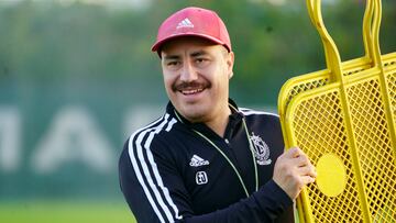 Nacional oficializa a Efraín Juárez como nuevo DT.