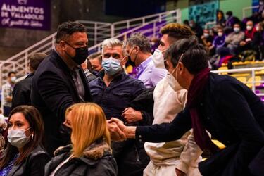 Confesiones entre Ronaldo y Weissman en el baloncesto