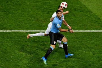 Luis Suárez y Jose Fonte.