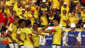 James toque, Bacca gol y Colombia golea al líder