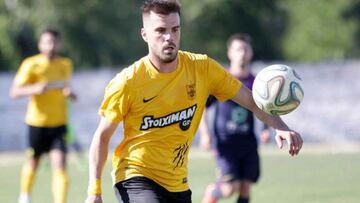 Tsumanis, en su etapa en el AEK.