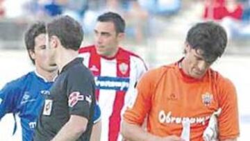 <b>SIN DUDARLO. </b>Cervián se puso los guantes y la camiseta de portero.