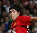 Cuatro goles de Tévez meten al United en las semifinales de la Carling Cup