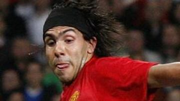 <b>CUATRO.</b> Cuatro goles del argentino Carlos Tévez aseguraron al Manchester United su pase a las semifinales de la ''Carling Cup'', en un espectacular encuentro en el que los de Ferguson doblegaron (5-3) al Blackburn Rovers.