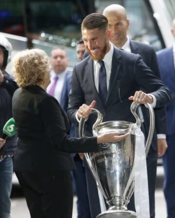 Manuela Carmena y Sergio Ramos. 