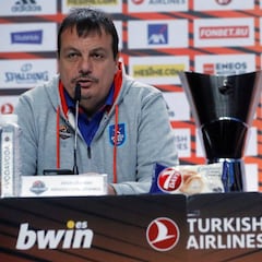 Itoudis lloró por su segundo título y Ataman deploró los insultos