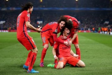 1-1. David luiz celebró el gol del empate.