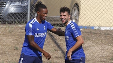 &Aacute;lvaro Gim&eacute;nez, junto a Jair, en el entrenamiento de esta ma&ntilde;ana.