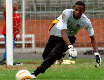 El arquero se destacó en la Selección Colombia Sub 17 y Sub 20, pero siempre estuvo relacionado con actos de indisciplina relacionados con el alcohol. 