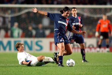 El jugador portugués estuvo en el PSG  principios de la década de 2000 (2001 - 2004). Jugó un total de 75 partidos en todas las competiciones con el PSG, marcando 3 goles.