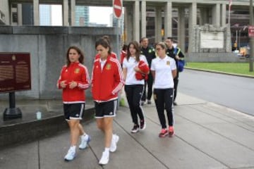 La Selección femenina ha aprovechado su mañana libre para hacer turismo por Ottawa.