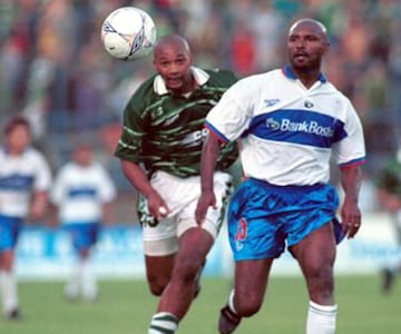 Fue monarca de la Copa América en 1997 y registró un breve paso por Manchester United. En cuanto a su paso por Chile, jugó muy poco debido a sus constantes lesiones.