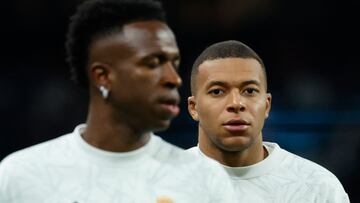 Real Madrid's Brazilian forward #07 Vinicius Junior and Real Madrid's French forward #09 Kylian Mbappe (R) warm up before the Spanish league football match between Real Madrid CF and FC Barcelona at the Santiago Bernabeu stadium in Madrid on October 26, 2024. (Photo by OSCAR DEL POZO / AFP)