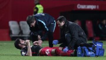 Raúl García, en el momento de caer lesionado.