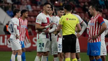 14.02.2023 PARTIDO 2ª DIVISION
ESTADIO EL MOLINON SPORTING-HUESCA EL ARBITRO AIS REIG EXPULSA CON EL 24 A PULIDO