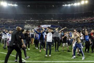 Las imágenes de los violentos incidentes antes del Lyon-Besiktas