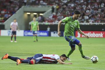 Chivas golea a Seattle Sounders y avanza en Concachampions