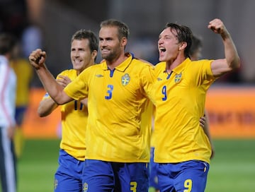 Mellberg llegó a ser capitán de Suecia y disputó los Mundiales de 2002 y 2006 con los amarillos. Fue denominado el mejor jugador de su país en 2003.