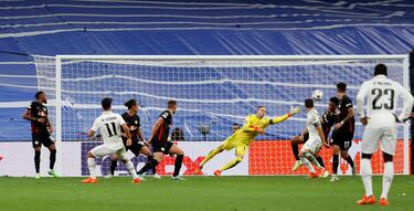 Valverde salva un mal día