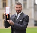 El momento en el que David Beckham es nombrado caballero por el rey Carlos III