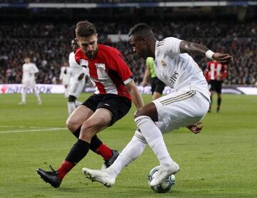 Vinicius in action against Athletic's Yeray.