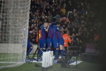 2-0. Luis Suárez celebró el segundo gol.