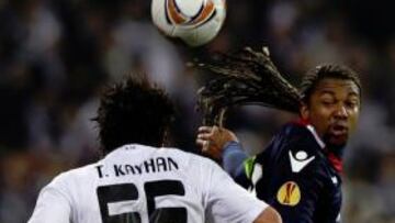 Kayhan pelea con Alan.