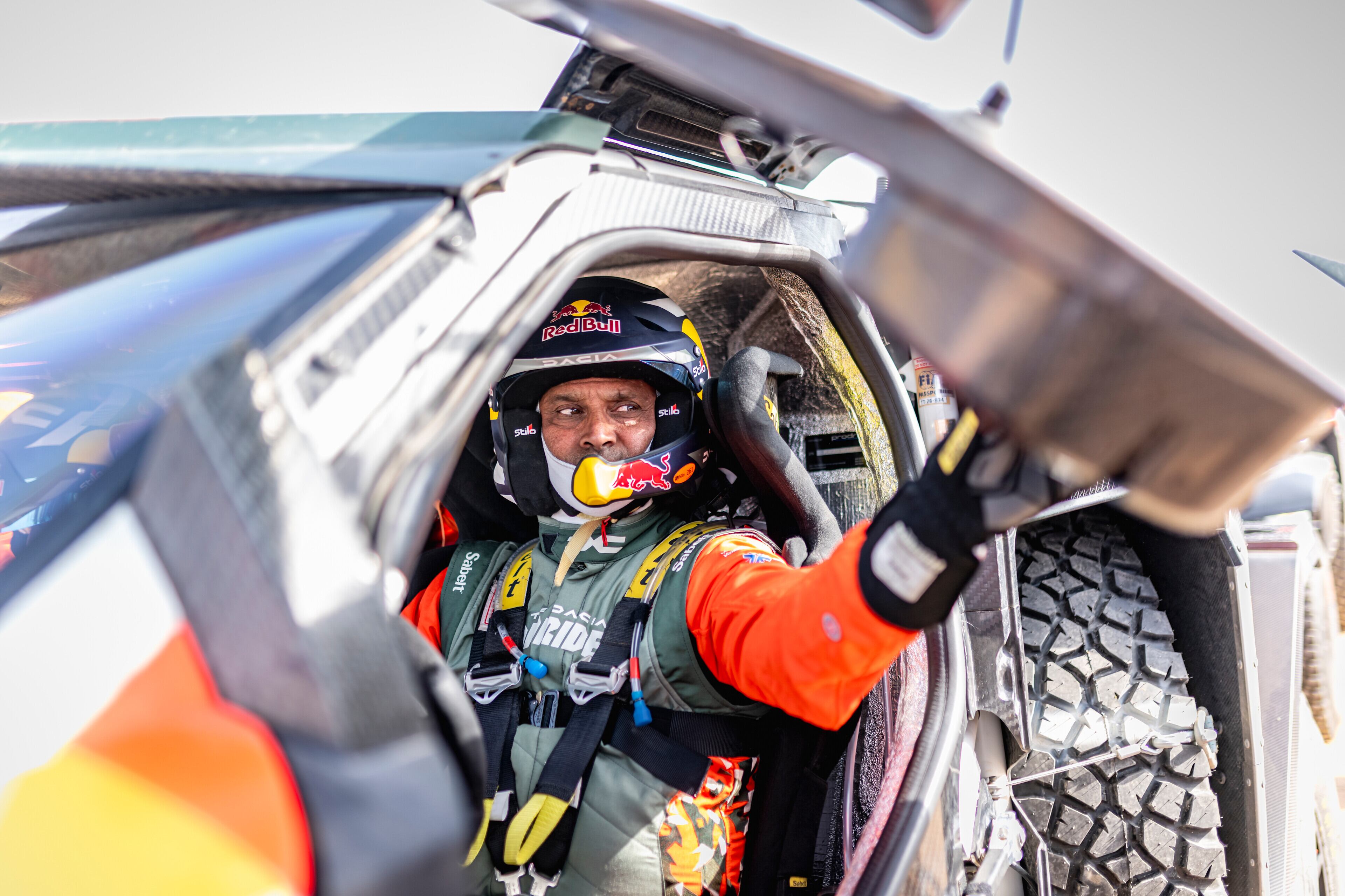 Al Attiyah, en el Dacia durante el Dakar 2026.