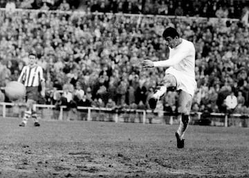 Enrique Pérez Díaz (Torrelavega, 1938), más conocido como ‘Pachín’ falleció el 10 de febrero a los 82 años. En futbolista cántabro militó en las filas del Real Madrid en la década de los 60’, donde levantó dos Copas de Europa junto a Di Stéfano y Puskas. 