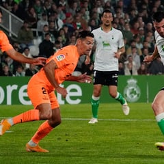 Un golazo de Baturina acerca al Racing a la salvación y certifica el descenso del Ibiza