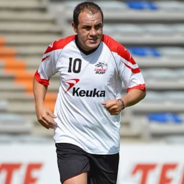 Cuauthemoc Blanco, nunca fue un prodigio físico, pero en sus últimos años, por decirlo de alguna manera, 'se dejó estar'. De todas maneras siempre marcó diferencia en México gracias a su calidad.