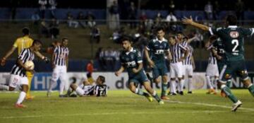 Ronnie Fernandez celebra el 1-1 en Asunción. 