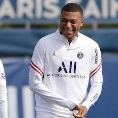 Mbappé sonríe en París