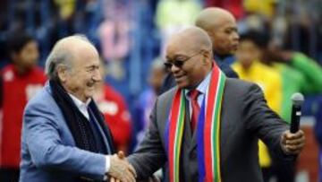 Joseph Blatter y Jacob Zuma, presidente de Sud&aacute;frica