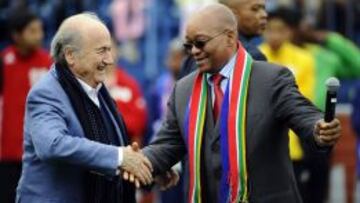 Joseph Blatter y Jacob Zuma, presidente de Sud&aacute;frica