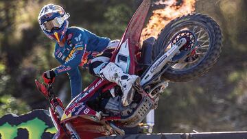 Prado continúa recortando a Gajser