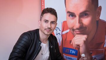 Lorenzo: "¿Por qué Sainz no puede ser campeón con Ferrari?"